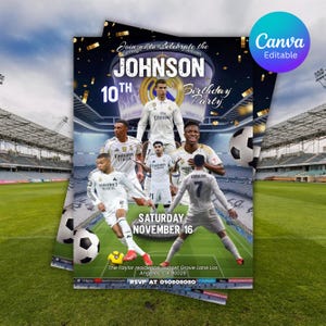 Puede incluir: Un folleto para una fiesta de cumpleaños con temática de fútbol. Presenta imágenes de jugadores con uniformes blancos, un balón de fútbol y el texto "JOHNSON 10th Birthday Party". La fecha es el sábado 16 de noviembre.