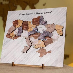 Mapa de Ucrania de madera sobre soporte, rompecabezas decorativo hecho a mano