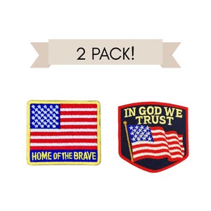 Peut inclure: Deux écussons brodés représentant le drapeau américain. L'un est carré avec le texte « HOME OF THE BRAVE ». L'autre est en forme de bouclier avec « IN GOD WE TRUST ».