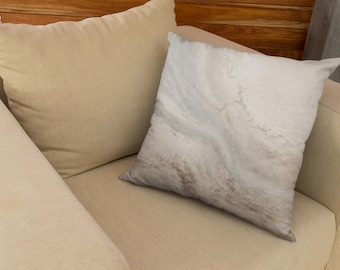 Kissenbezug aus Wildlederimitat, abstraktes Design in Sediment-Pause-Beige, 18 x 18