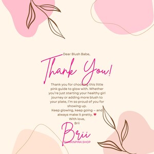 K&ouml;nnte beinhalten: Digitalgrafik in Rosa- und Beiget&ouml;nen mit dem Schriftzug "Thank You!" in Schreibschrift. Das Bild enth&auml;lt eine Botschaft &uuml;ber einen "rosa Leitfaden zum Strahlen" und dekorative florale Elemente. Der Name "Brii" ist ebenfalls vorhanden.