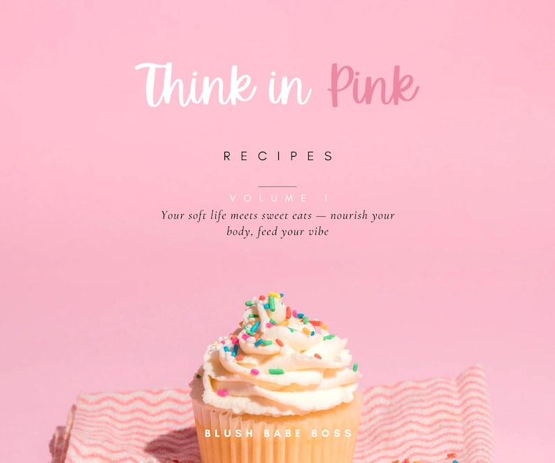 K&ouml;nnte beinhalten: Ein rosa Hintergrund mit dem Text "Think in Pink" und "Recipes". Ein Cupcake mit wei&szlig;em Zuckerguss und bunten Streuseln liegt auf einer rosa-wei&szlig; gestreiften Serviette. Der Text "BLUSH BABE BOSS" steht unten.
