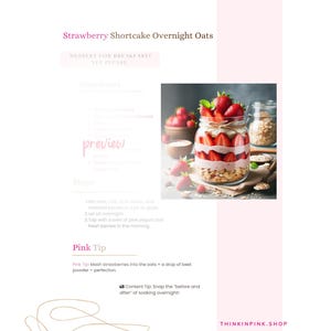 K&ouml;nnte beinhalten: Ein Rezept f&uuml;r Strawberry Shortcake Overnight Oats. Das Bild zeigt ein geschichtetes Dessert in einem Glas mit Hafer, Erdbeeren und Sahne. Der Text enth&auml;lt den Titel, die Zutaten und die Schritte. Die Website THINKINPINK.SHOP ist ebenfalls sichtbar.