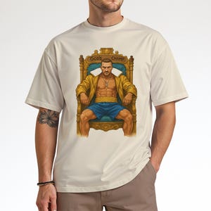 God’s Champ T-Shirt – Oleksandr Usyk Boxing Tee – Ukrainian Fighter Shirt – Christian Warrior Gift – Throne Pose Vintage Fight T-Shirt