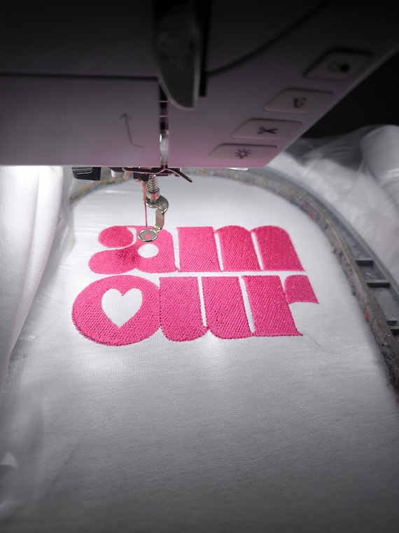 Broderie machine et appliqué AMOUR - format spécial pour brodeuse SKITCH en PES