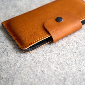 Leather iPhone 17 Pro Sleeve: Merino Wool interior, AirTag Pocket, Case Personalized