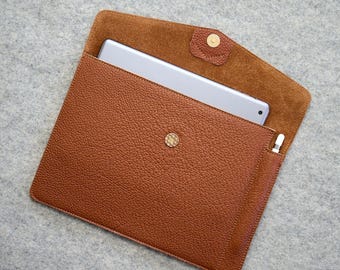 Leather Kindle Scribe 2025 Case: Kindle Scribe 10.2 case with Pen holder, Tuscan leather, Merino Wool Felt interior, Personalization