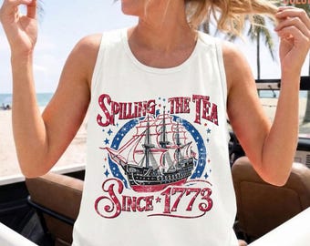 Canotta Comfort Colors® Spilling The Tea Since 1773, Maglietta estiva unisex Boston Tea Party, Maglietta America 250 4 luglio, Divertente storia patriottica