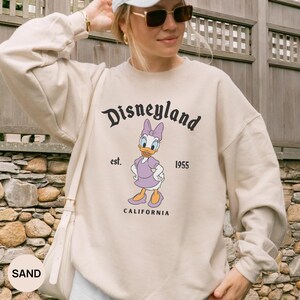 Sudadera retro de Minnie y Mickey Mouse para pareja en Disneyland. Sudadera con capucha para viaje familiar a California en Disneyland (establecida en 1955). Daisy y el Pato Donald. imagen 2