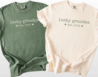 Camiseta de anuncio de embarazo Comfort Colors® con la frase "Abuela afortunada" y "Abuela para el futuro papá"; camiseta personalizada para el Día de San Patricio; camiseta para revelar el nacimiento de un bebé.