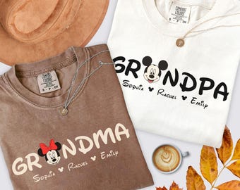 Aangepaste kindernaam Disney oma GRPMA shirt, bijpassende Disney familie-uitje comfort kleuren T-shirt, Mama Nana Papa aangepast shirt, Disney vakantie