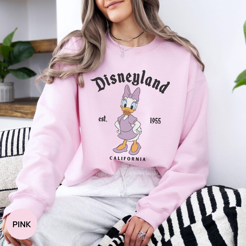 Sudadera retro de Minnie y Mickey Mouse para pareja en Disneyland. Sudadera con capucha para viaje familiar a California en Disneyland (establecida en 1955). Daisy y el Pato Donald. imagen 12