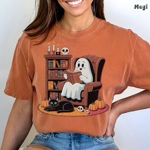 Comfort Colors® Retro Ghost Reading Books Shirt - Spooky Halloween Teacher Sweatshirt - Gift for Book Lovers - Cute Librarian Ghost T-shirt