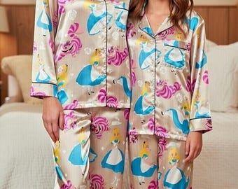 Alice in Wonderland satijnen pyjamaset, Disney Alice bijpassende familienachtkleding, bijpassend familiecadeau