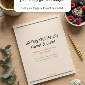 Op de afbeelding: Een 30-daags darmgezondheid-resetjournaal met een beige kaft, groene lijnen en zwarte tekst. Op de kaft staat: 30-Day Gut Health Reset Journal, Heal Your Gut. Reduce Bloating. Feel Amazing. Track symptoms, meals, mood, energy for 30 days to discover your gut triggers.