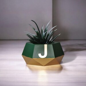 Maceta de hormigón verde – Inicial dorada – Maceta personalizada hecha a mano – Regalo único – Candelabro de regalo