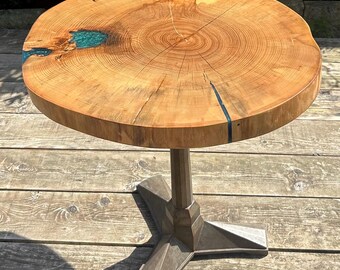 pedestal table in ash wood and handcrafted resin