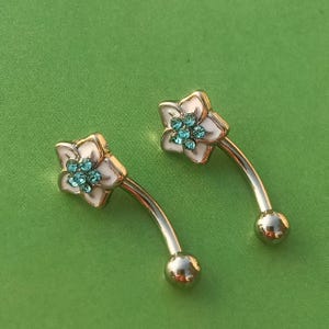 Piercing para ceja con forma de flor de acero quirúrgico 16G: barra curva de 8 mm