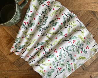 Mistletoe and Holly Cloth Napkins, Paperless Towels, Christmas Napkins