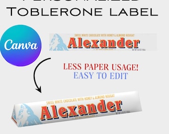 Può includere: Immagine di un'etichetta Toblerone personalizzata con il nome "Alexander" in rosso. L'etichetta è bianca con una grafica di montagna e il testo "Swiss White Chocolate with Honey & Almond Nougat." L'immagine include anche il logo Canva e il testo "Less paper usage! Easy to edit."