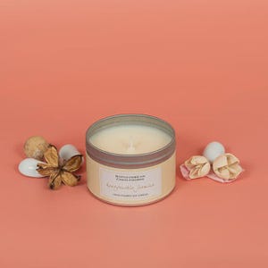 Honeysuckle Jasmine Soy Candle in Tin – Floral Scented Candle, English Garden Fragrance, Hand Poured in UK, 25hr Burn, Vegan Gift