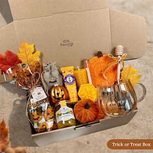 Spooky Gift Box | Halloween Cozy Box | Friends, Couples, Family, Coworkers | Halloween Party, Fall | Gift Set