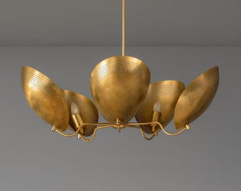 Mid Century Modern Messing Sputnik Kronleuchter, 6-flammiger perforierter Schirm