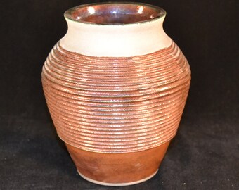 Smalle Ribbed Raku Jar