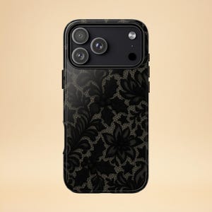 Funda vintage de encaje negro para iPhone 17, 16, 15 Pro Max y Samsung S25, S24 y S23. Diseño floral elegante y oscuro. Idea de regalo + Fondo de pantalla gratis.
