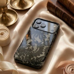 Funda de encaje romántica para teléfono – Elegante estampado floral – iPhone y Samsung – Regalo para ella + Fondo de pantalla gratis