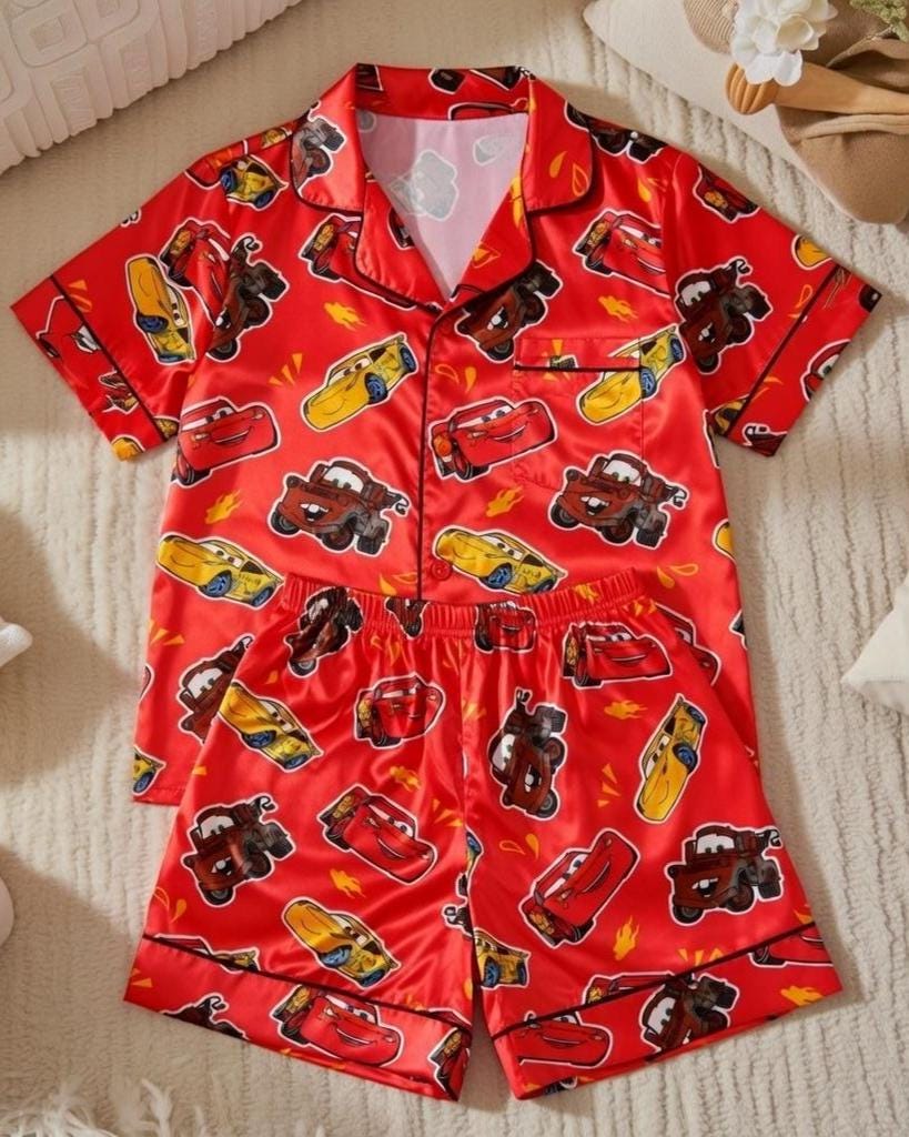 Pigiama in raso rosso Saetta McQueen, pigiama di Mater & McQueen, regalo per bambini