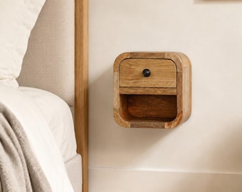 Comodino in legno massello di mango, finitura effetto rovere, tavolino curvo