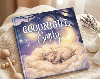 Puede incluir: Un libro infantil titulado "GOODNIGHT, Emily" con una ilustración de una oveja durmiendo en la portada. El libro está rodeado por un sonajero de madera y patucos de bebé. La portada presenta un cielo nocturno con una luna y estrellas.