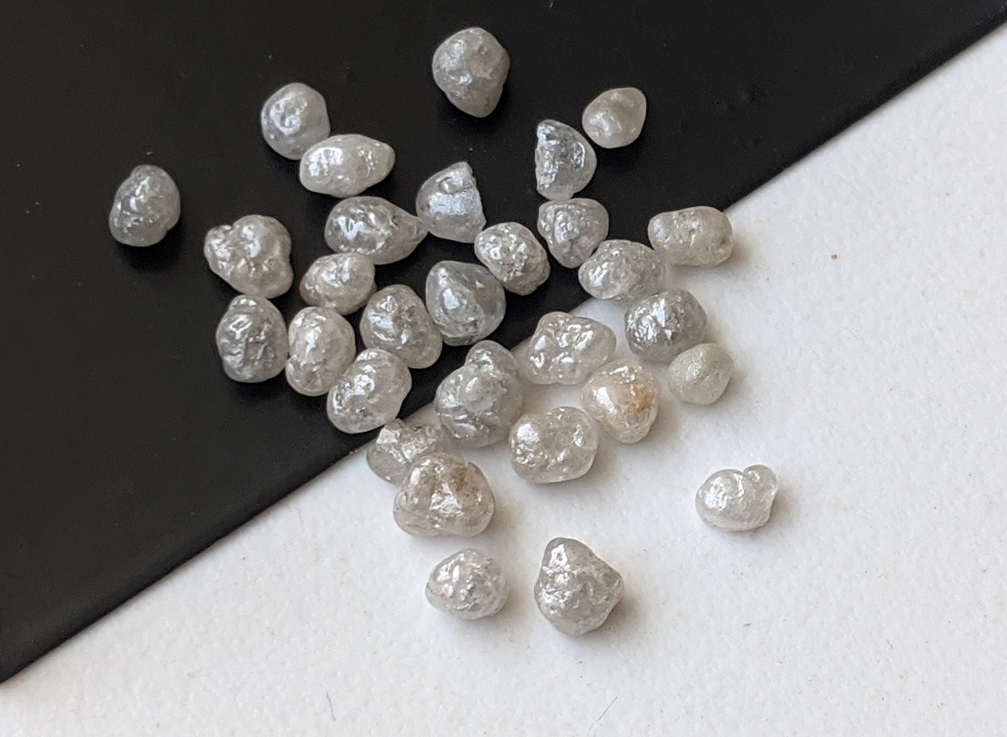 2.5-4.5mm Raw White Grey Diamond, 1 CTW Natural White Grey River