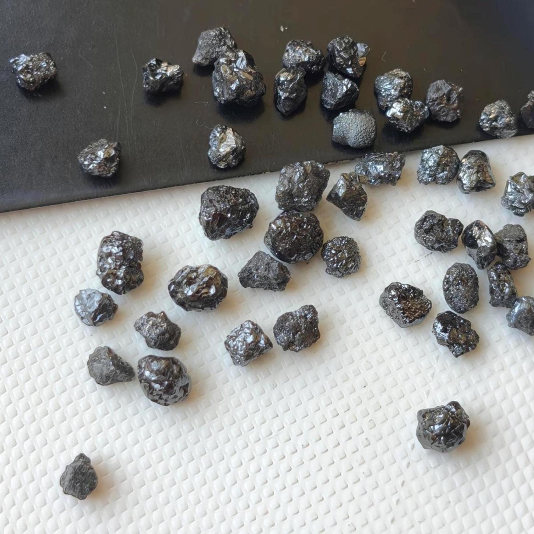 2～5mm、ブラックダイヤモンド原石、ラフダイヤモンド、ジュエリー用