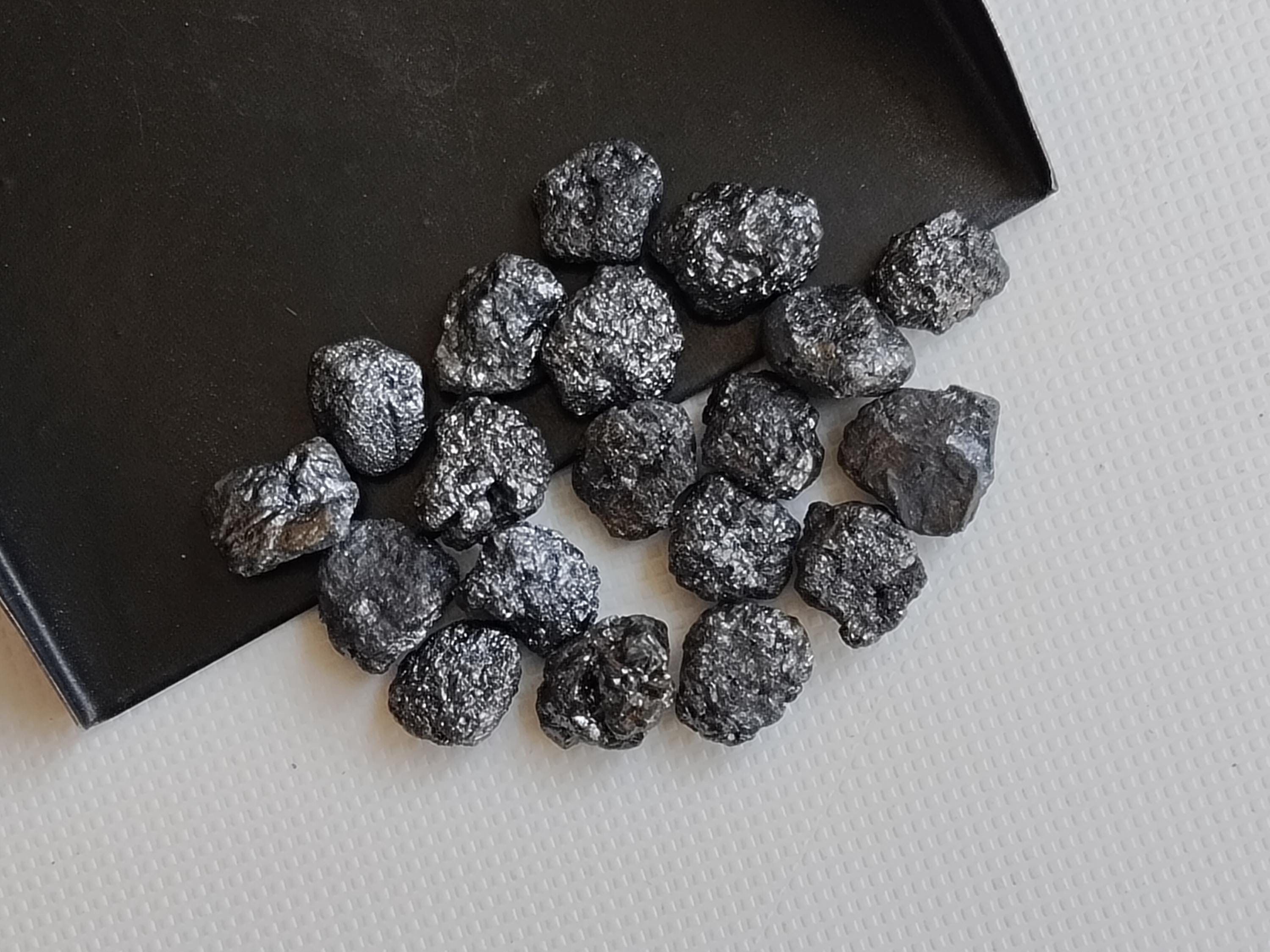Diamant Brut Noir Naturel 7-8 Mm - Environ 2,5 Carats, D'Afrique Du Sud