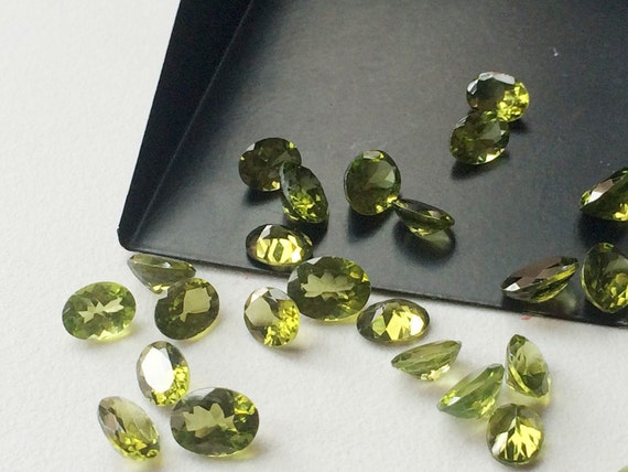 Vente en gros gros gros de 16 pièces, 9 Lot de Cabochon de Ctw péridot, ovale coupé péridot à facettes, perles en vrac péridot 8-9mm, perles vertes 149a76 Vente en gros gros gros de 16 pièces, 9 Lot de Cabochon de Ctw péridot, ovale coupé péridot à facettes, perles en vrac péridot 8-9mm, perles vertes 149a76