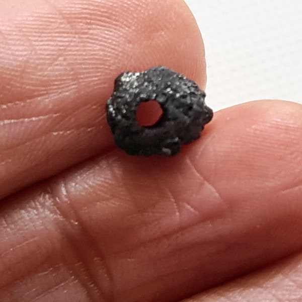 8.2mm Raw Black Diamond Bead, 5mm Hole Bead Rough Black Diamond, Uncut Diamond, Loose Diamond for Pendant / Necklace - PDD573