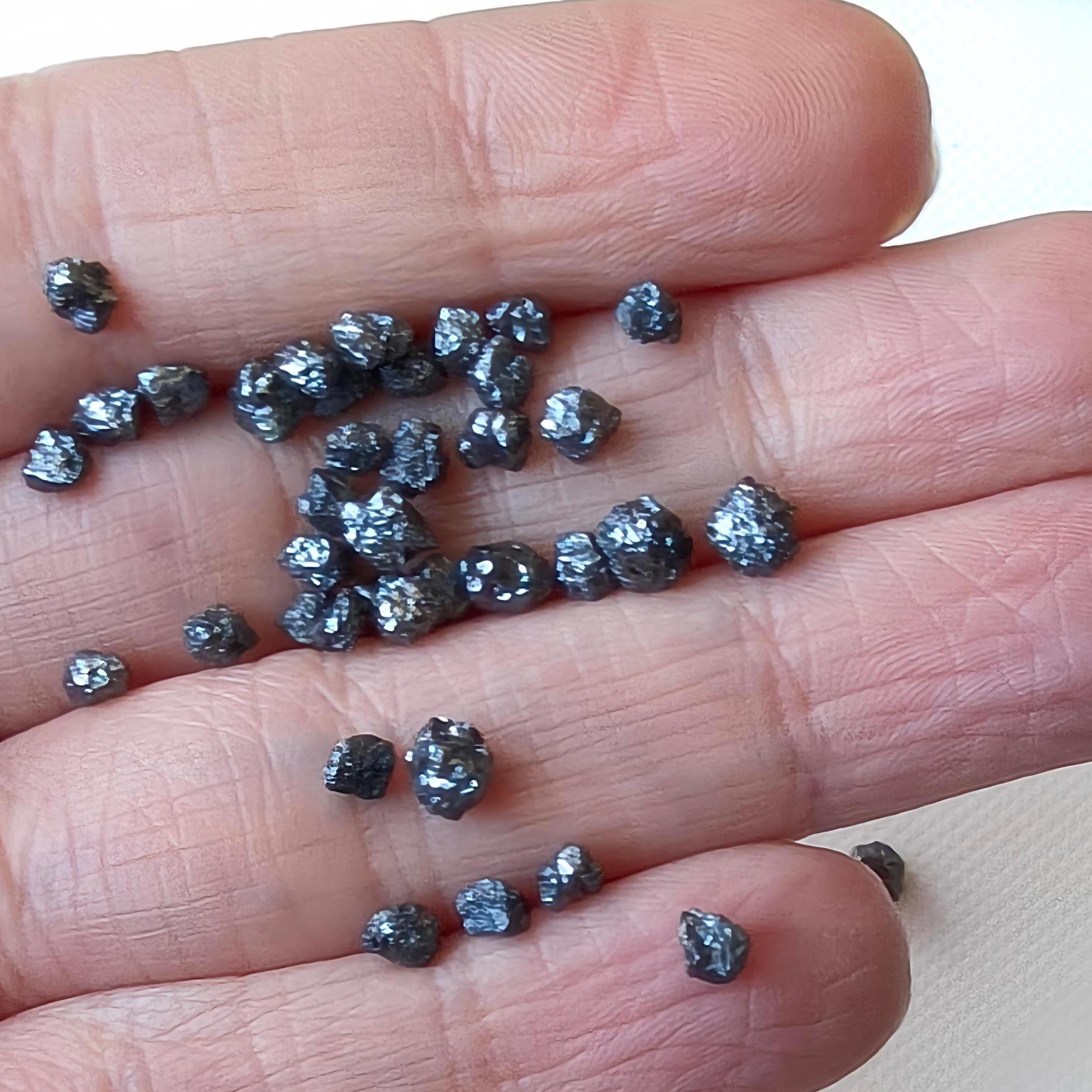 Diamant Noir Moissanite Brut Non Taillé - 179.13 Carats - Qualité I3 - Création En Laboratoire