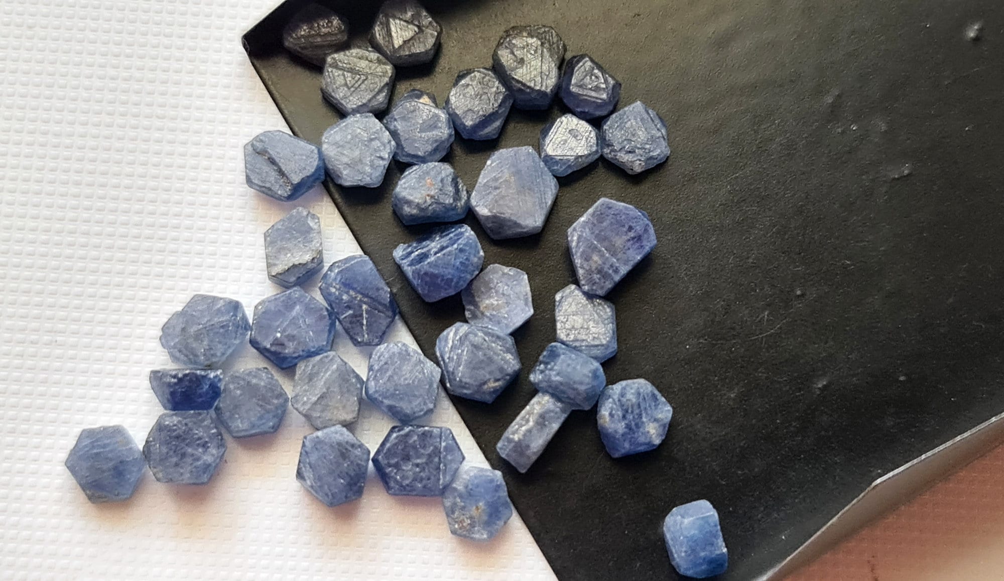 Natural Blue Sapphire Rough, Un Drilled Raw Sapphire for Jewelry