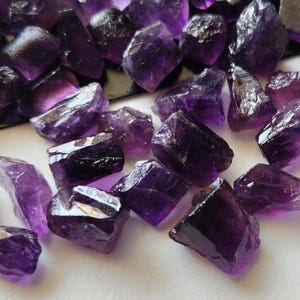 Ametista bruta de 7 a 11 mm, ametista roxa, pedras preciosas de ametista bruta, ametista bruta, ametista solta, pedras preciosas naturais brutas (opções de 10 a 50 peças)