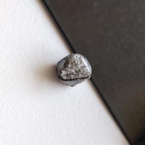 Octaedro de diamante gris de 8,5 x 8,9 mm, 1 pieza de cristal de diamante natural en bruto, sin tallar, cristal de diamante en bruto, cristal de diamante suelto liso - PPKJ224
