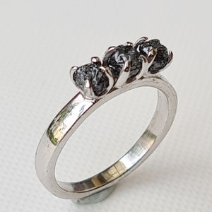 Raw Diamond Ring in 925 Silver, Black Diamond Ring, Solid Stackable Ring, Promise Ring, Delicate Minimalist Ring, Engagement Ring - PVD57