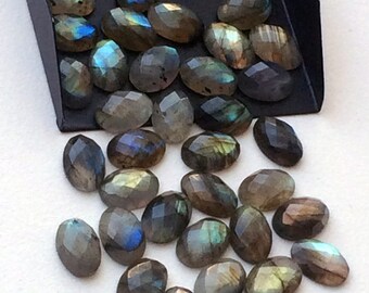 Cabochon ovali taglio rosa in labradorite da 9 x 14 mm, cabochon ovali sfaccettati con retro piatto in labradorite per gioielli (opzioni da 5 a 10 pezzi) - KS3257