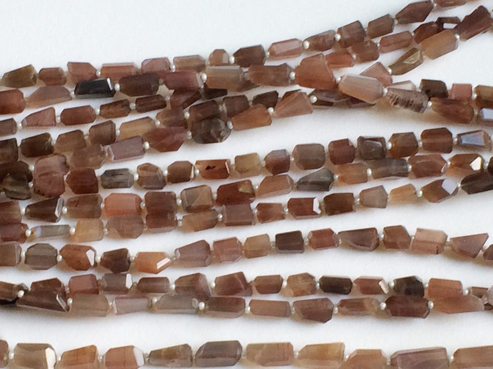 Brin De Pierres De Lune Naturelles Couleur Chocolat - Perles Coupées 7 à 11 Mm - 105 Carats