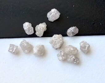 10 Diamants Bruts 4-5mm - Blanc, Jaune, Gris, Rouge, Noir - Lot 5.0 Tcw Environ