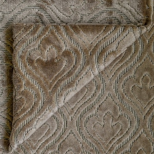 Pearl Beige Damask Velvet Fabric By The Yard / Metre, Jacquard Velvet Fabric, Upholstery Curtain Fabric, Wholesale Fabric, Fleur De Lis