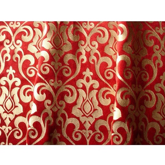 Red velvet fabric with arbitrary folds Stock Photo by ©fotofermer 6842108