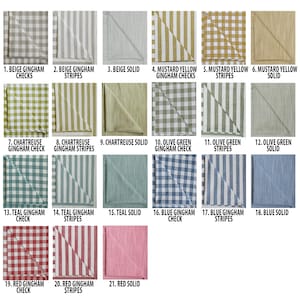 Könnte beinhalten: Eine Sammlung gefalteter Stoffquadrate in verschiedenen Farben und Mustern. Die Optionen umfassen Beige, Senfgelb, Chartreuse, Olivgrün, Türkis, Blau und Rot. Muster sind Vichy-Karos, Streifen und unifarbene Farben. Jedes Quadrat ist mit einer Nummer und Beschreibung versehen.