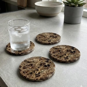 Ensemble de 4 sous-bocks ronds Emperador en marbre véritable marron foncé